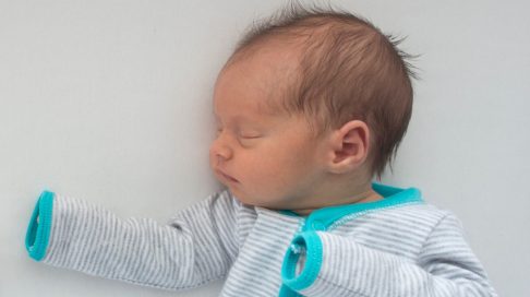 Noen vanlige ting foreldre lurer på de første dagene med babyen